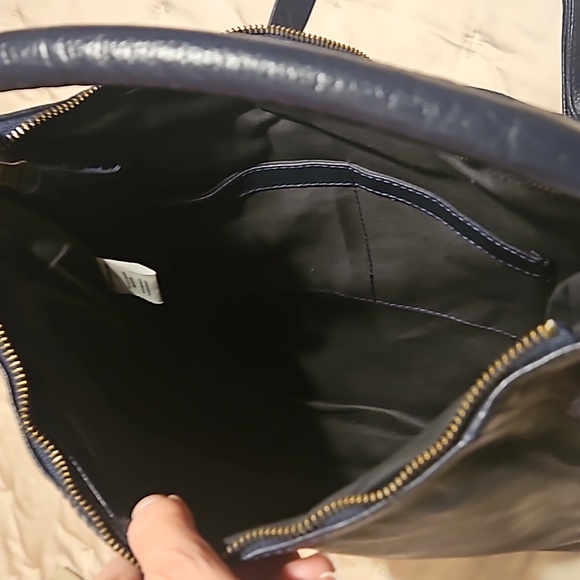 The Wanderers Travel Co "Santorini" Navy Leather NWT Xbody (from Australia) - Picture 14 of 17